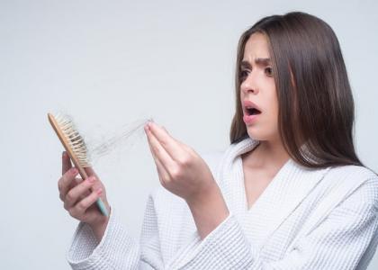 Vì sao tóc rụng nhiều vào mùa đông?
