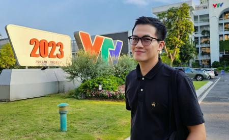 Vợ trẻ như học sinh cấp 3 của MC Trần Ngọc Đường lên đỉnh Olympia