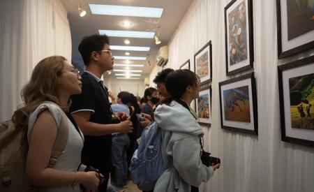 'Bức tranh quê' của Hoàng Thạch Vân thu hút người trẻ