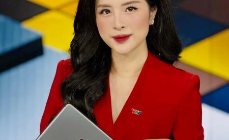 Cách phối đồ sang trọng, thanh lịch của nữ BTV Tài chính Kinh doanh