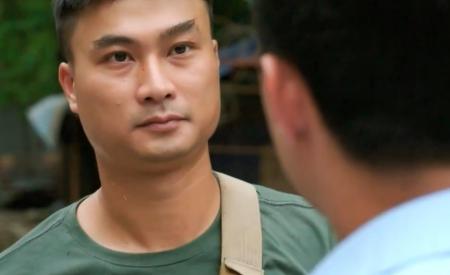 Làng trong phố tập 12: Hùng bất lực vì em gái làm 'trà xanh'