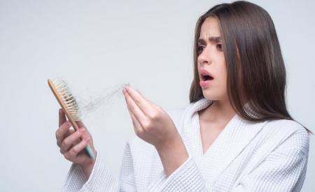Vì sao tóc rụng nhiều vào mùa đông?
