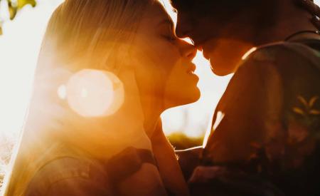 Hôn nhau có lây nồng độ cồn không?