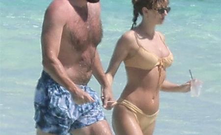 Taylor Swift nóng bỏng chưa từng thấy bên bạn trai
