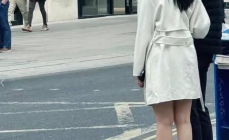 Hot: Chi Pu bị bắt gặp xuất hiện tình tứ bên một người đàn ông tại Anh