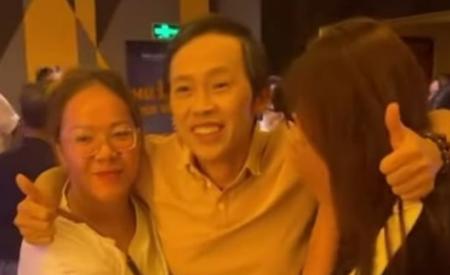 NS Hoài Linh đội mưa giao lưu với khán giả, nói về chuyện làm cha làm mẹ gây chú ý